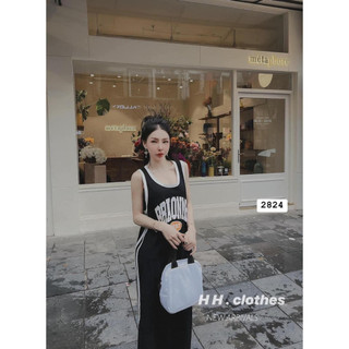 Váy 3 lỗ xuông rộng chữ to viền dáng dài