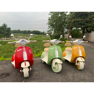  Xe máy điện cho bé model 618B có bàn đạp chân ga kiểu dáng cổ điển sang trọng thanh lịch kèm theo củ sạc 