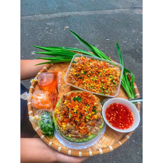 BÁNH ĐÚC LÁ DỨA TÔM THỊT Em làm nguyên chất nước cốt dừa lá dứa siu béo,mềm mịn tan trong miệng.