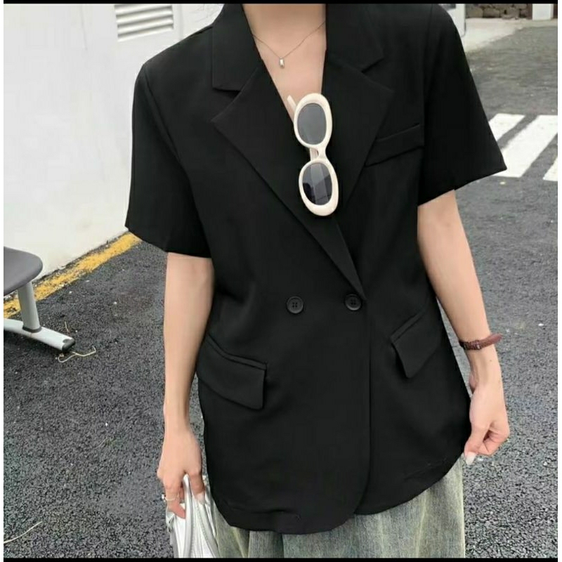 Áo Blazer cộc tay dáng dài hai cúc Boiling QC màu đen