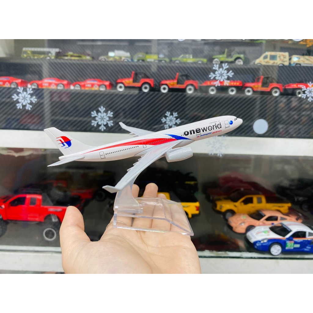 Mô hình máy bay Malaysia Airline One World Airbus A330 16cm MB16117