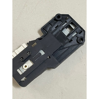 công tắc cửa máy giặt Electrolux khoá cửa máy giặt 51/61 ba chân