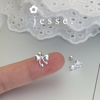 1 chiếc khuyên cái nơ nghiêng jessevn