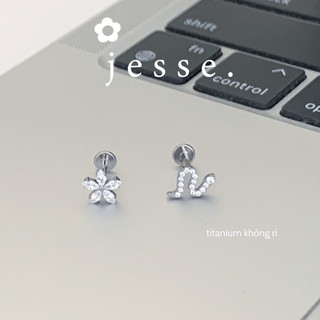 1 chiếc khuyên  tai titanium Chân dẹt Không rỉ