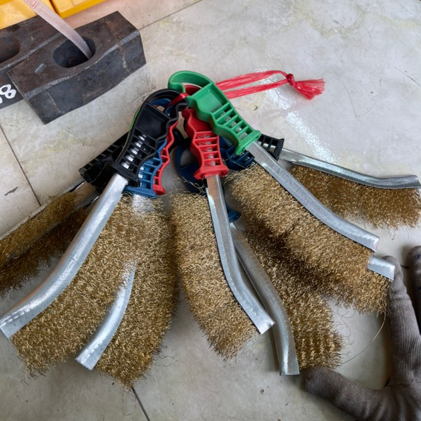 Chổi đánh rỉ cán đỏ- Bàn chải sắt vệ sinh cọ rỉ- Hàng chuẩn loại 1