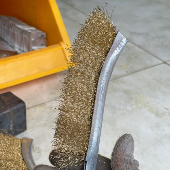 Chổi đánh rỉ cán đỏ- Bàn chải sắt vệ sinh cọ rỉ- Hàng chuẩn loại 1