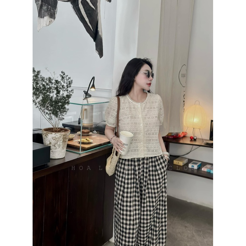Áo sơmi ren lỗ cổ tròn
