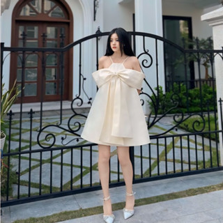 093 - Đầm cổ yếm trễ vai nơ đá