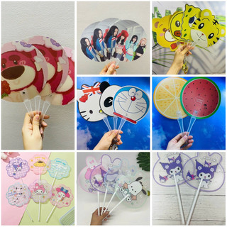 Quạt Cầm Tay Gấu Dâu, Quạt Nhựa Cầm Tay Hoạt Hình Dễ Thương, Quạt Black Pink, Quạt Mo Thơm, Quạt Đôrêmon