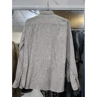 Áo u.n.i.q.l.o size M L nhỏ