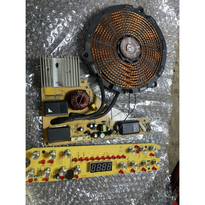 Mạch bếp từ Midea C21-RT2166 tháo máy