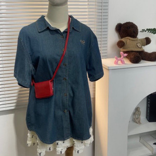 Áo sơmi denim tay ngắn hoạ tiết thêu nơ dáng rộng phong cách thời trang nữ