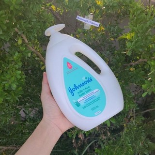 Sữa tắm johnson's baby sữa và gạo can 1000ml