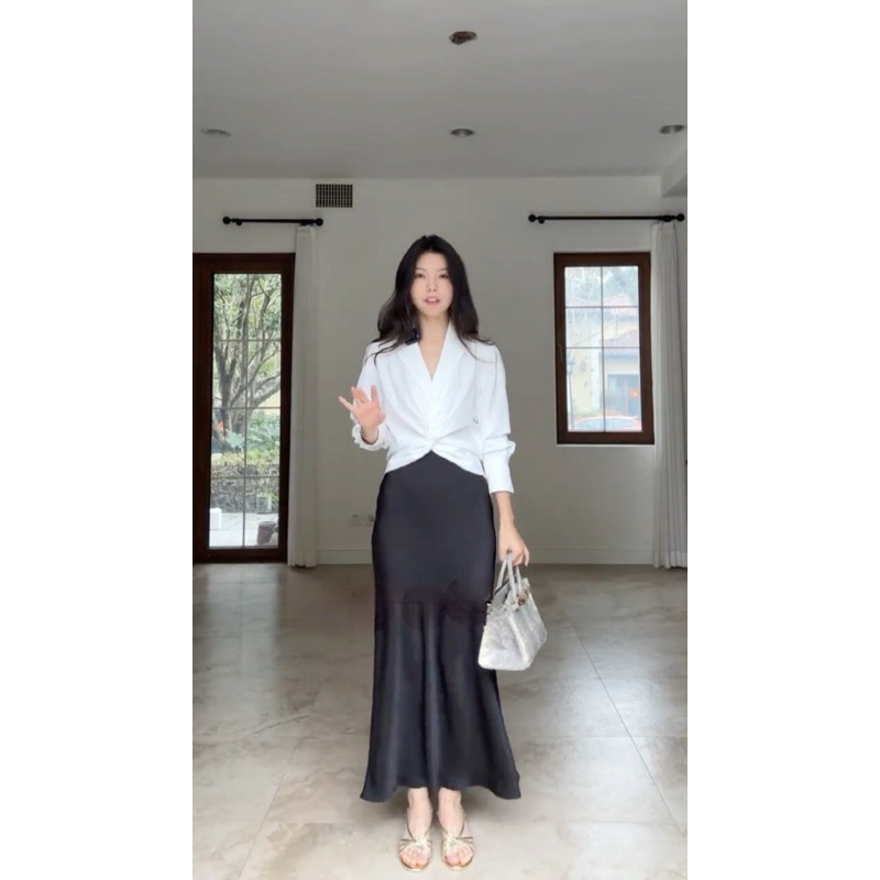 SET ÁO TRẮNG XOẮN BỤNG + CVAY LỤA MIDI