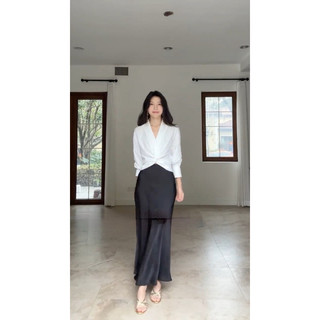 SET ÁO TRẮNG XOẮN BỤNG + CVAY LỤA MIDI
