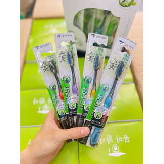 1 Bàn chải đánh răng than tre hàn quốc lông mềm