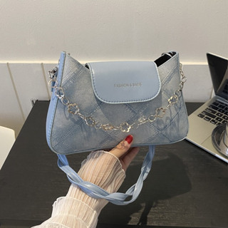  Túi xách đeo sát nách khí chấtvđeo một vai thiết kế cao cấp dập nổi chữ V size 22cm 