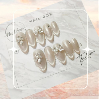 Nailbox thiết kế 10 móng úp - Mã sơn mắt mèo đính charm đá sáng