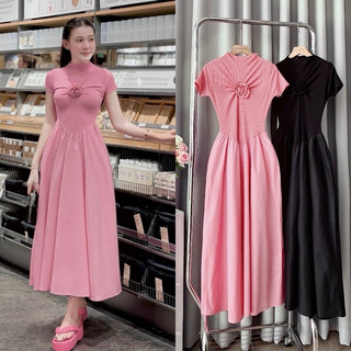 Đầm nhún hoa trước ngực cổ lọ dáng xòe maxi dài