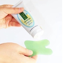 Combo - ngọc cạo gió và kem cạo gió đả thông kinh lạc Trong Đông Y Spa TMV
