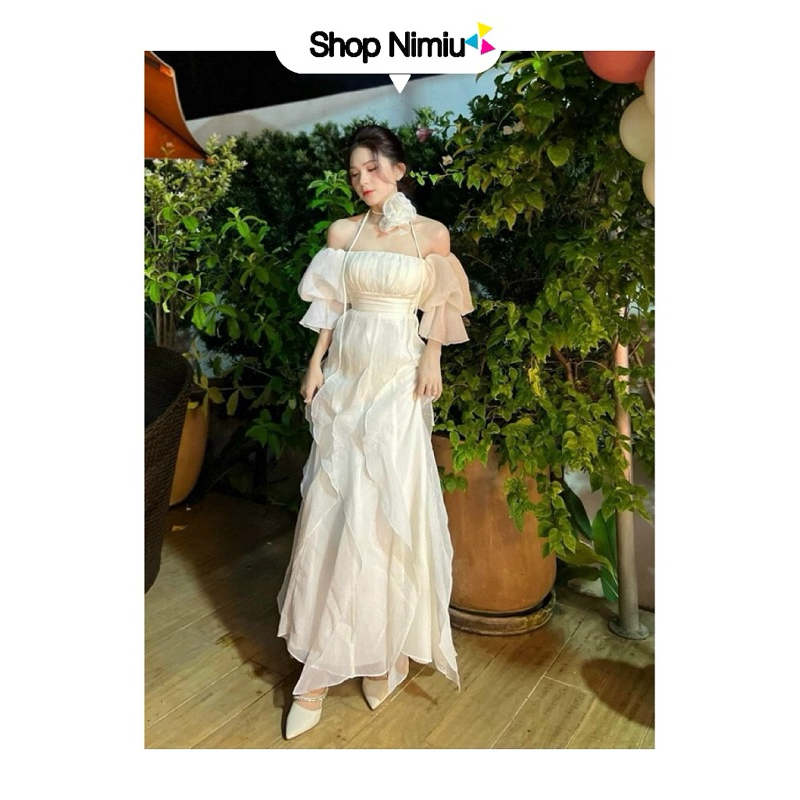 Đầm maxi thời trang nữ mặc đi du lịch Hè chất voan tơ cao cấp có mút trễ vai tay bèo có vòng cổ vàng và trắng