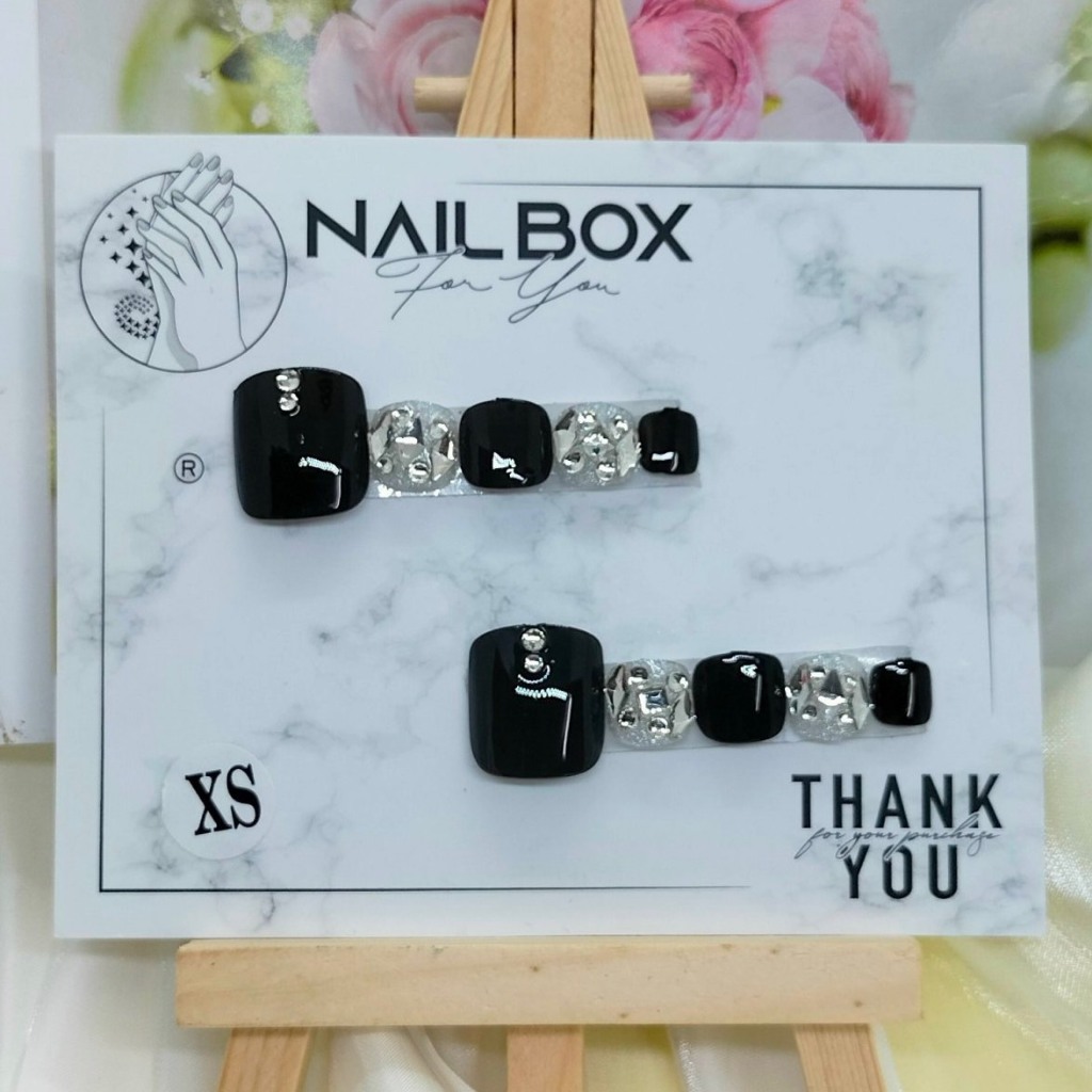 Nail Box Thiết Kế, Móng ChânThiết Kế Thủ Công Giả Đính Đá  Màu Đen, Làm Theo Yêu Cầu IB Với Shop MC0