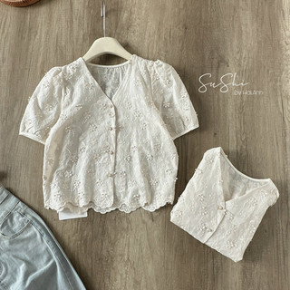 Áo thô boy thêu hoa cổ V