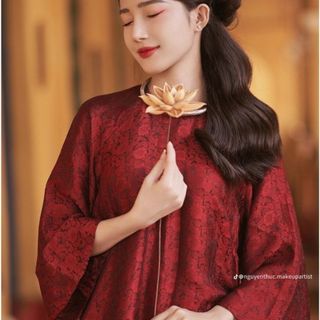 Lụa may áo dài- SILK – hoa cúc màu đỏ đen -CU32