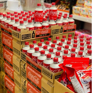 Thùng Coca mini và Coca nắp vặn nội địa Nhật