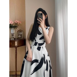 Đầm lụa cổ thuyền loang màu
