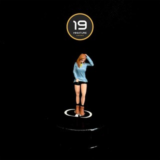 Mô hình Figure tỉ lệ 1:64 Nữ phong cách hip hop