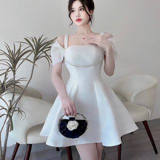 Váy tapta rớt vai phối khuy