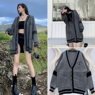 Áo Khoác Cardigan Len Thêu Logo Gấu Xám Viền Đen From Dài Rộng, Labibi