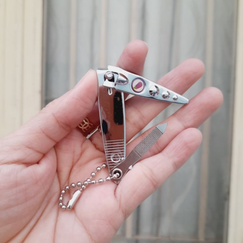 Bấm móng tay màu bạc, kèm rũa móng tay