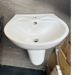 Chậu rửa mặt treo tường có chân treo tường