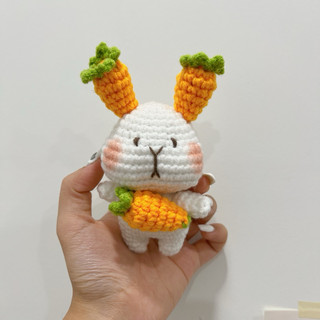 Thỏ cà rốt bằng len handmade