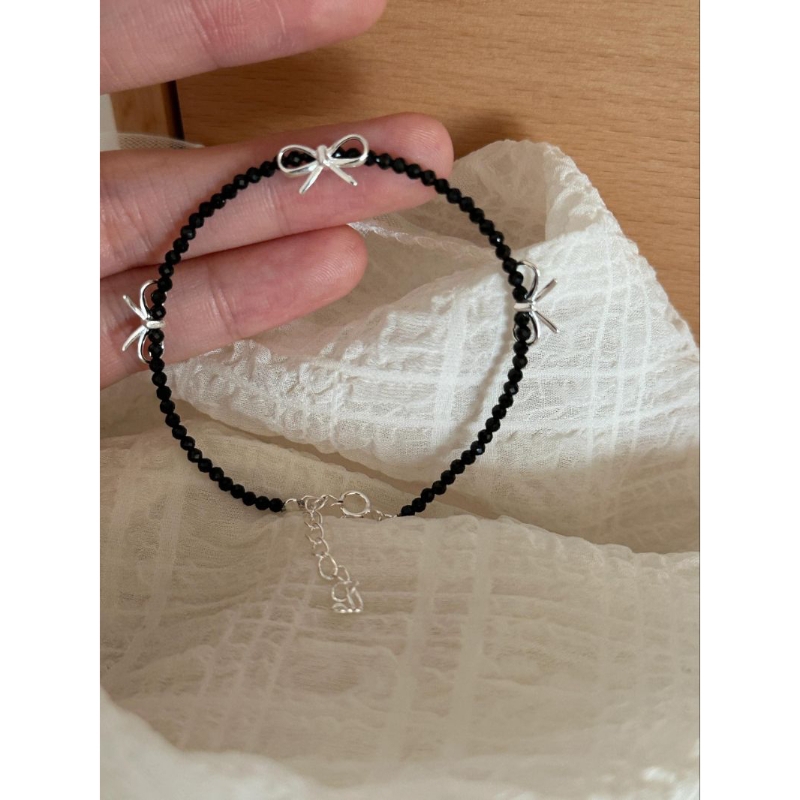 Lắc tay nữ đá spinel đen charm nơ bạc