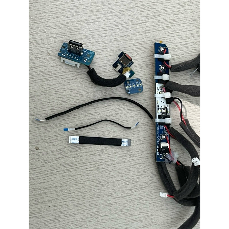 bộ mạch sạc và key chính hãng .jbl charge5 . và củ loa jbl