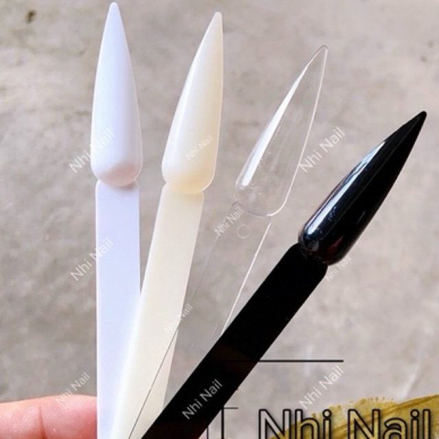 Móng que nhọn học nail