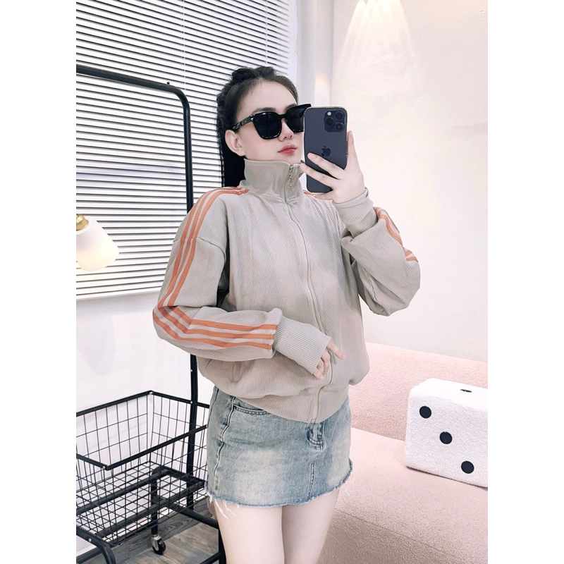 QUỲNH NHI - ÁO KHOÁC GÂN SU CỔ TRỤ