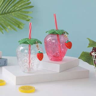 Bình Nước Dâu Tây, Cốc Đựng Nước Tặng Kèm Ống Hút Và Móc Khóa Dâu Tây Xinh 500ml