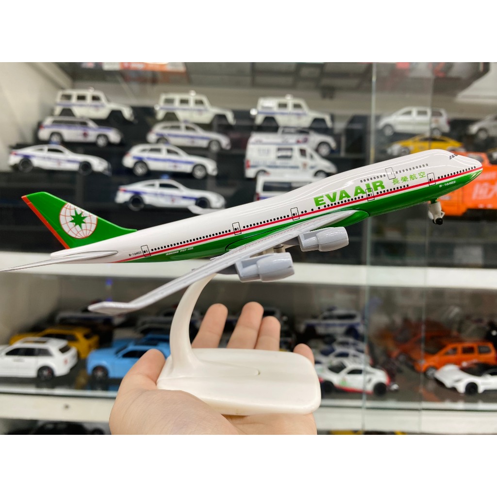 Mô hình máy bay EVA Air Boeing B747 20cm MB20102