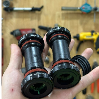 Giá đỡ phía dưới Shimano BB-MT501 dành cho Hollowtech II mang lại khả năng bịt kín.