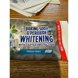 Kem đánh răng Crest Baking Soda & Peroxide Whitening hàng Mỹ