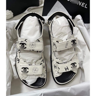 Sandal đế bằng 2 quai khuy X vàng quai dán