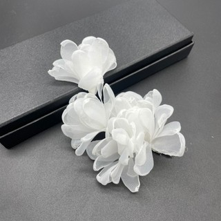 Cài tóc cô dâu hoa voan trắng