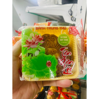 Bánh trung thu tân dân lợi nhân lá dứa hạt dưa 2 trứng