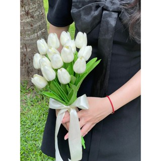 Hoa cưới tulip cầm tay cô dâu LYNHHOUSE bó hoa cưới sang trọng, phụ kiện chụp hình