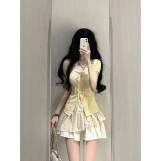 Set váy hai mảnh áo cổ tròn tay ngắn màu vàng chanh mix chân váy xoè chấm bi thời trang mùa hè cho nữ