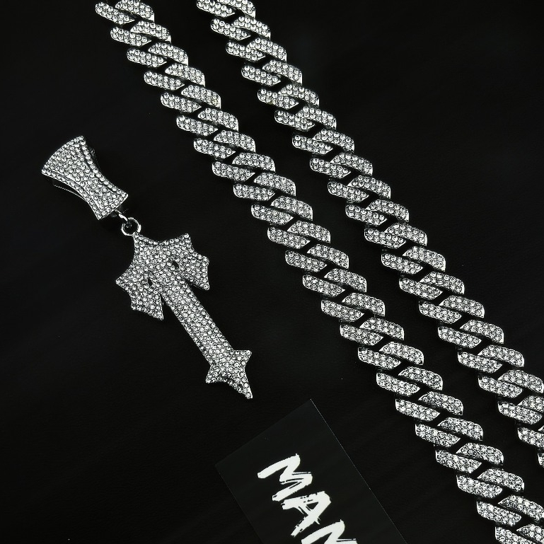 Combo dây chuyền cuban 14mm và Mặt dây chuyền TRAPSTAR MAMA KING